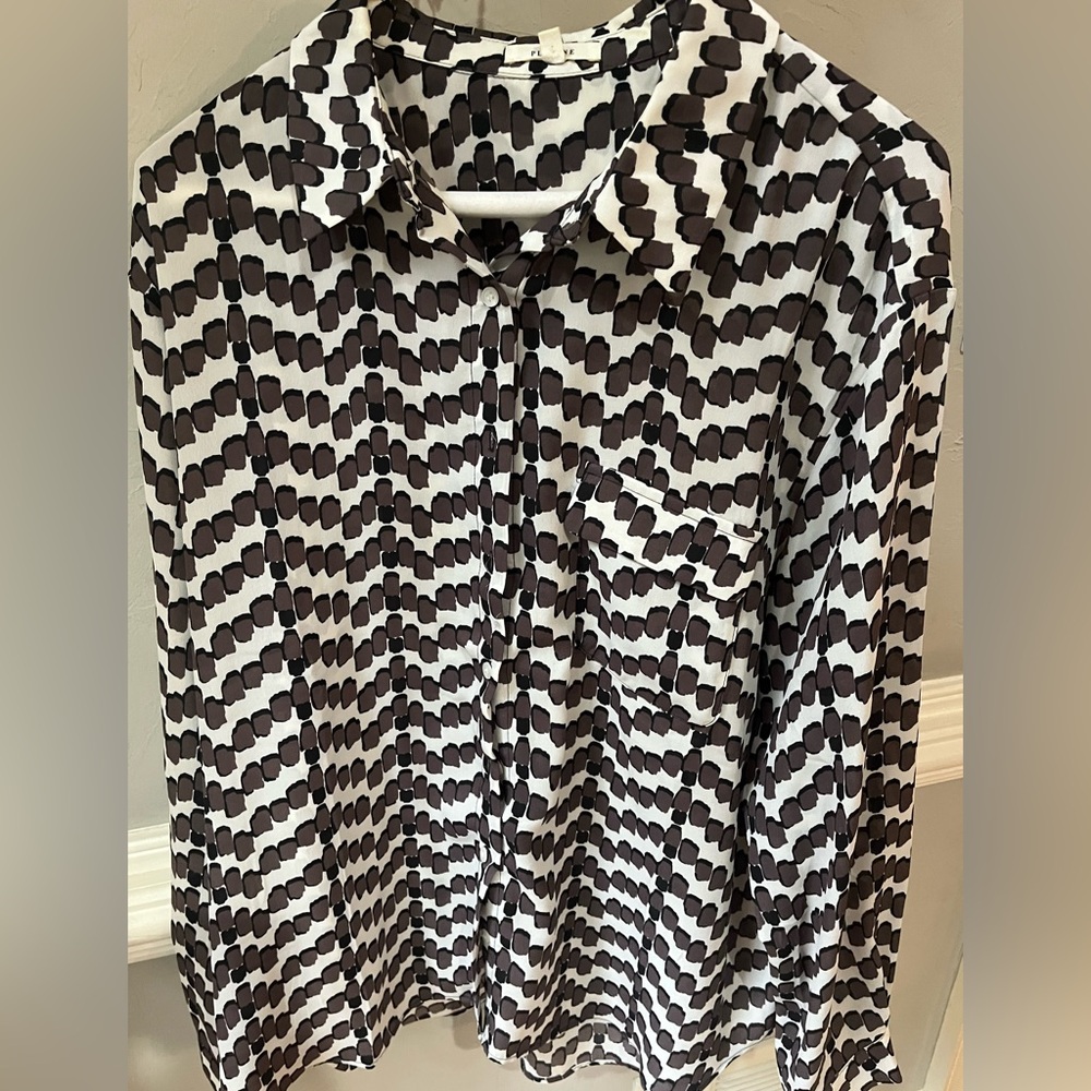Pleione XL gray blouse with fun pattern